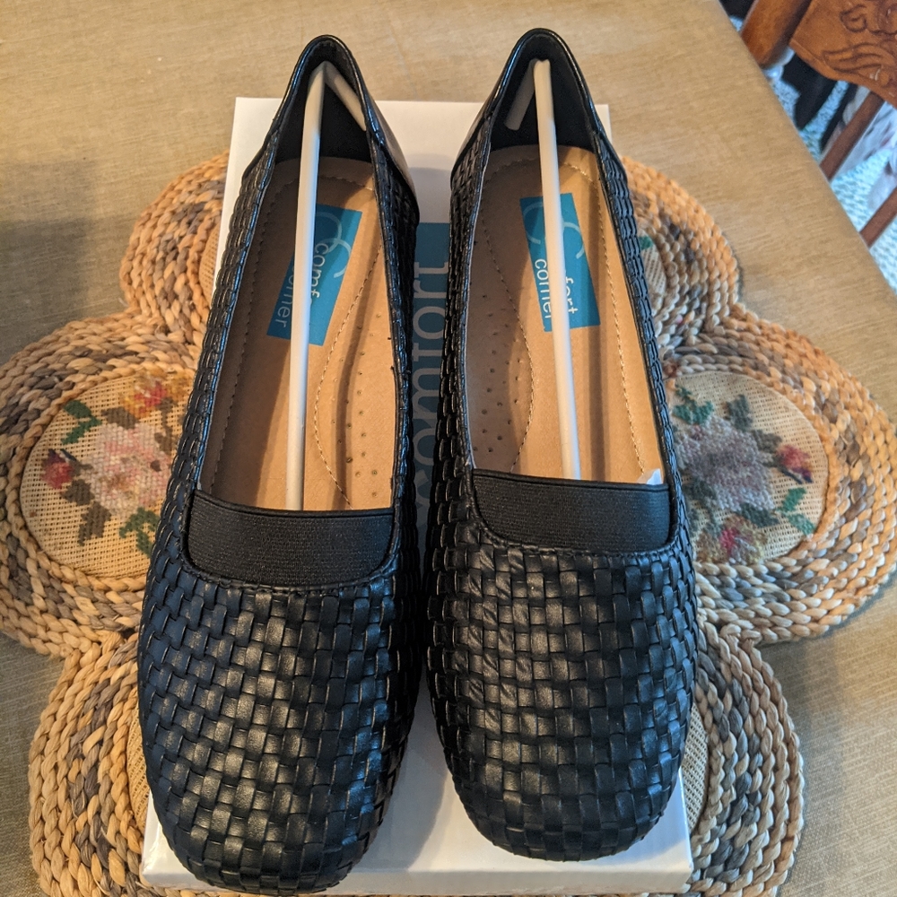 Comfort corner black flats